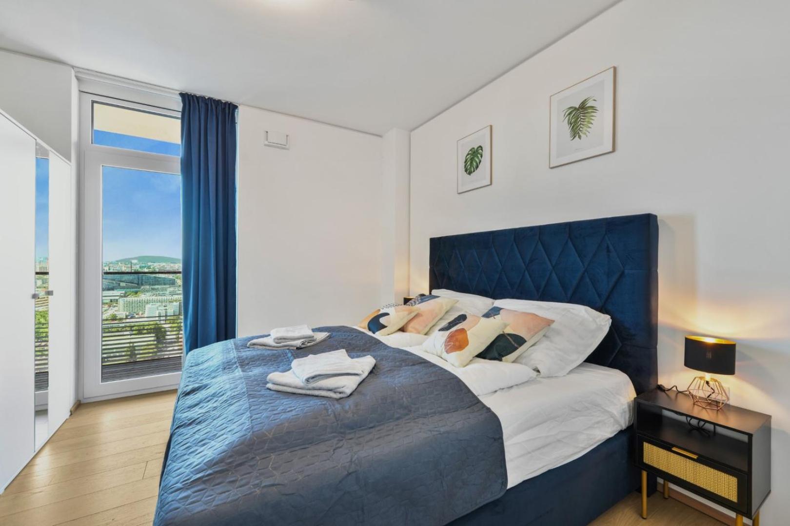 Luxury Penthouse I Rooftop Pool I Self Check-In Відень Екстер'єр фото