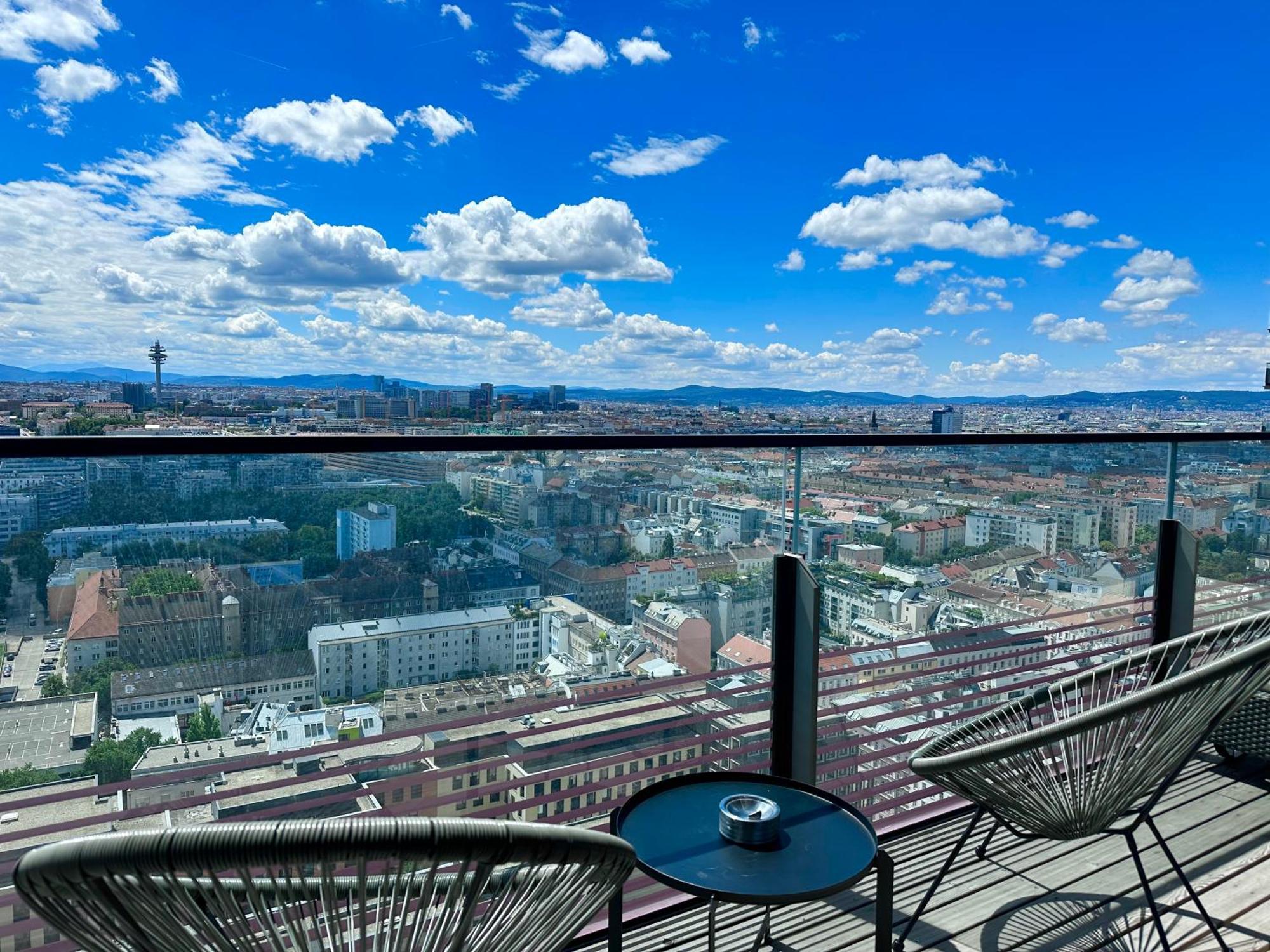 Luxury Penthouse I Rooftop Pool I Self Check-In Відень Екстер'єр фото